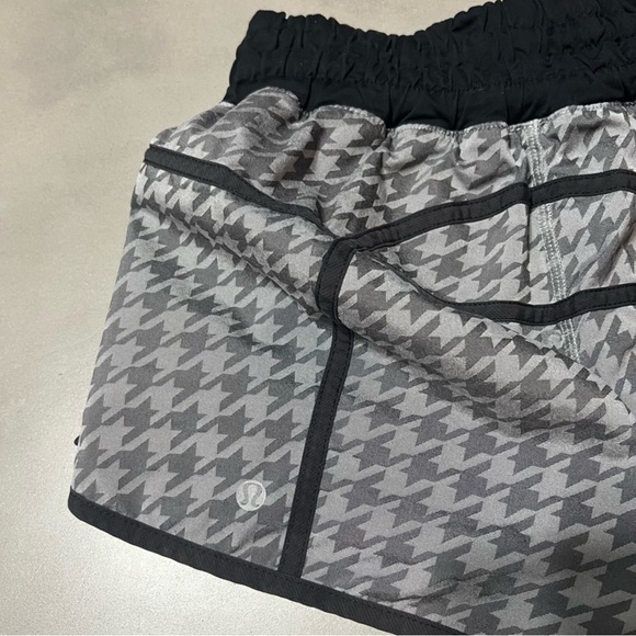 LULULEMON Tracker Short II 2-Way Stretch - Picture 6 of 11